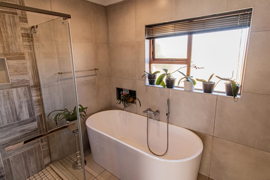 5 Bedroom Property for Sale in Meyersdal Gauteng