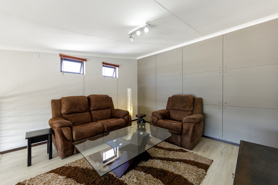 To Let 2 Bedroom Property for Rent in Broadacres Gauteng