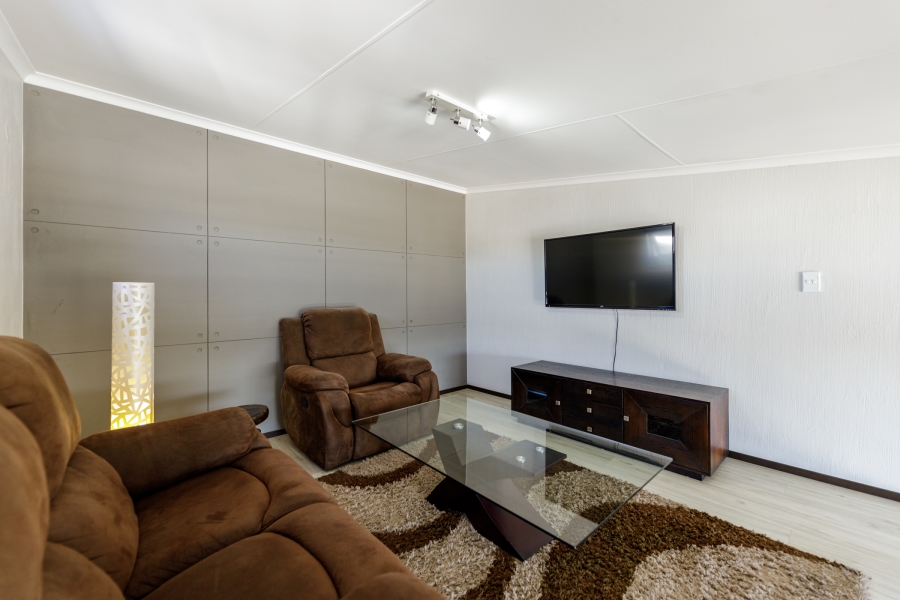 To Let 2 Bedroom Property for Rent in Broadacres Gauteng