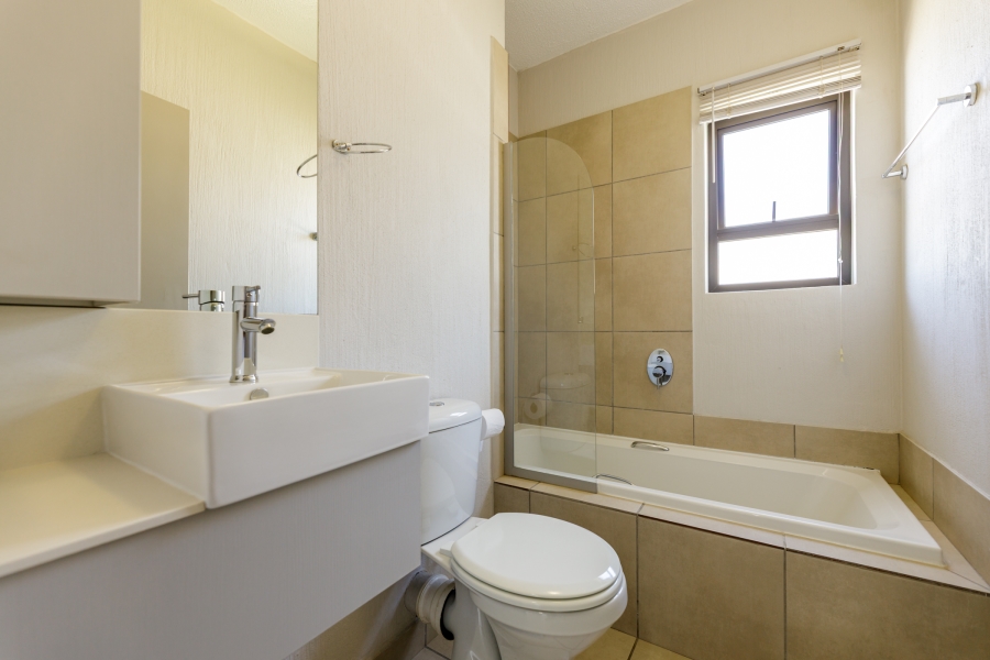 To Let 2 Bedroom Property for Rent in Broadacres Gauteng