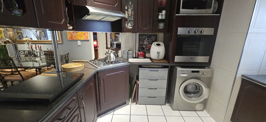 3 Bedroom Property for Sale in New Redruth Gauteng