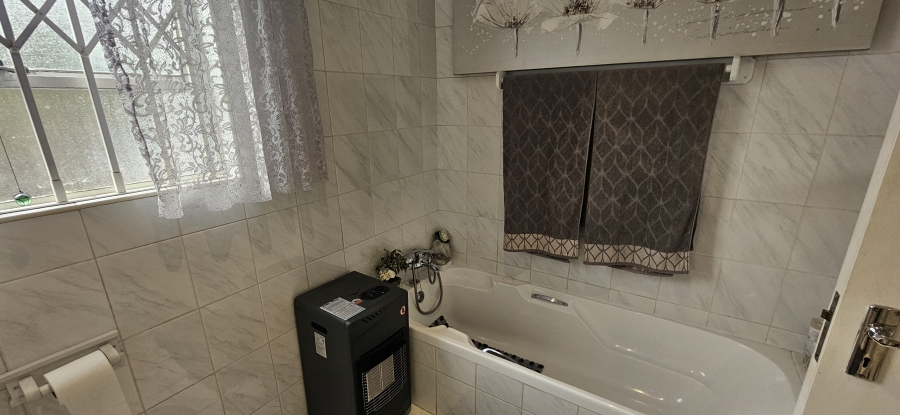 3 Bedroom Property for Sale in New Redruth Gauteng
