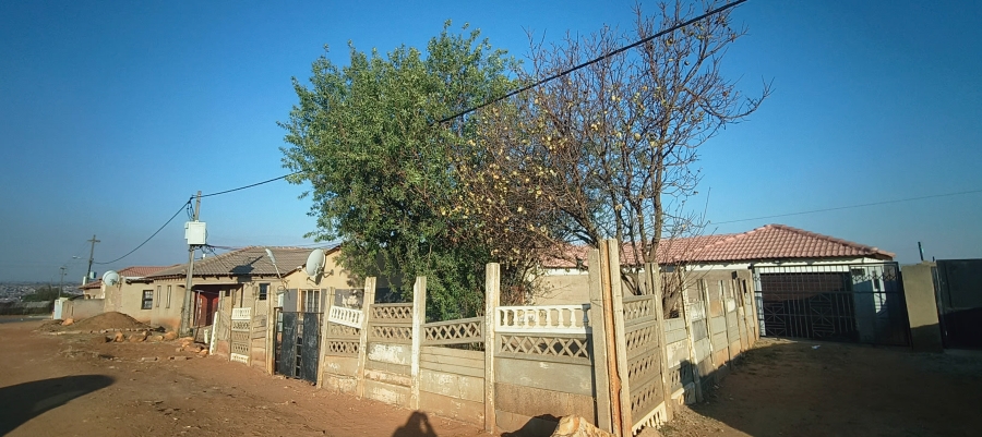 1 Bedroom Property for Sale in Tshepisong Gauteng