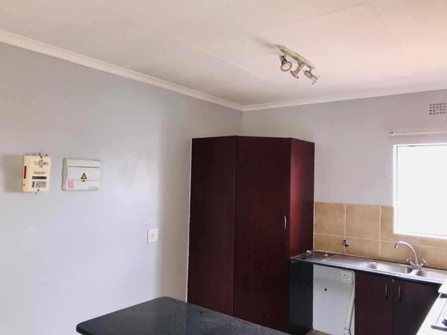 2 Bedroom Property for Sale in Sonneveld Gauteng