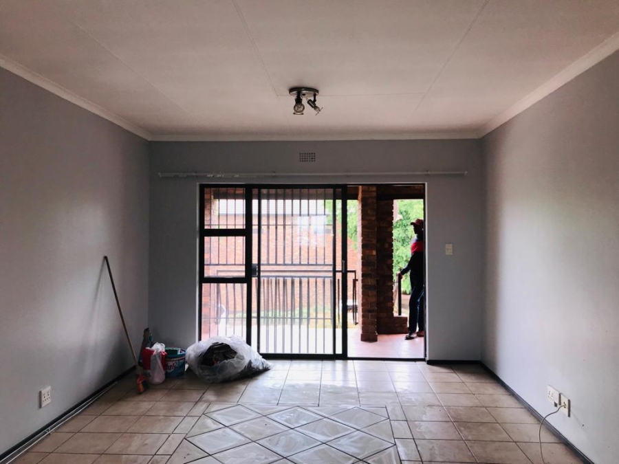 2 Bedroom Property for Sale in Sonneveld Gauteng