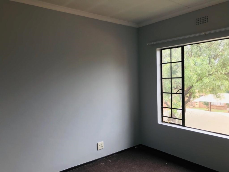 2 Bedroom Property for Sale in Sonneveld Gauteng