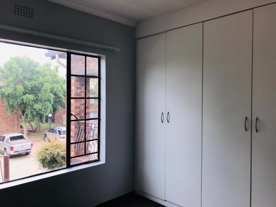 2 Bedroom Property for Sale in Sonneveld Gauteng