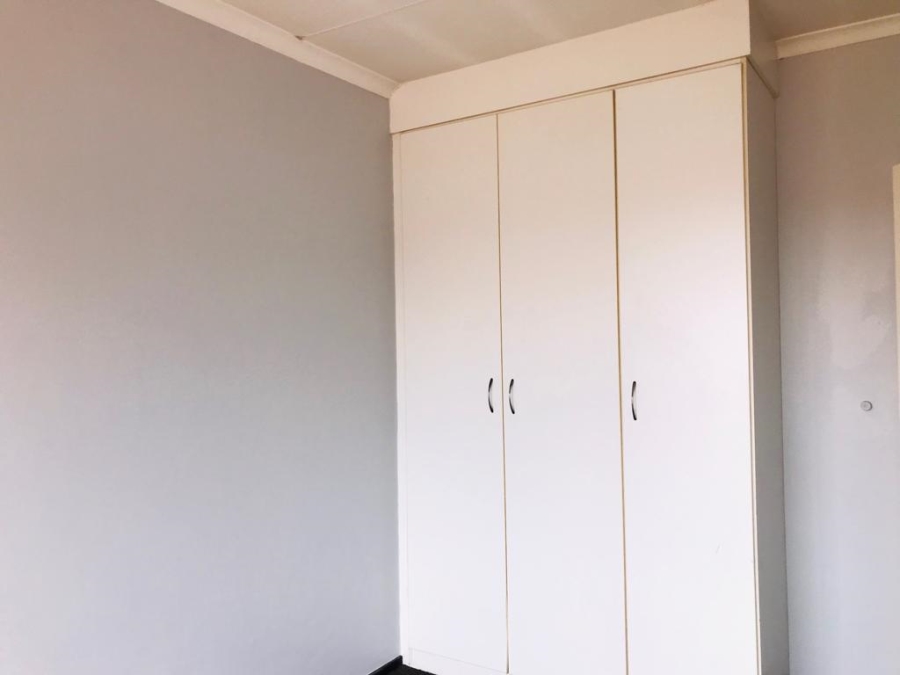 2 Bedroom Property for Sale in Sonneveld Gauteng