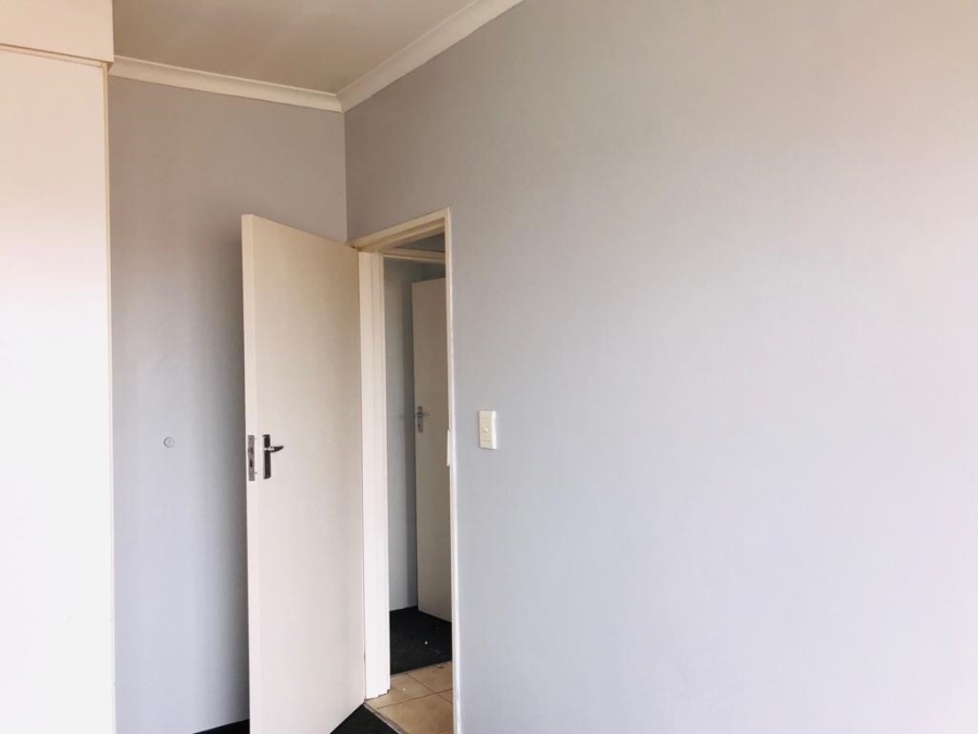 2 Bedroom Property for Sale in Sonneveld Gauteng
