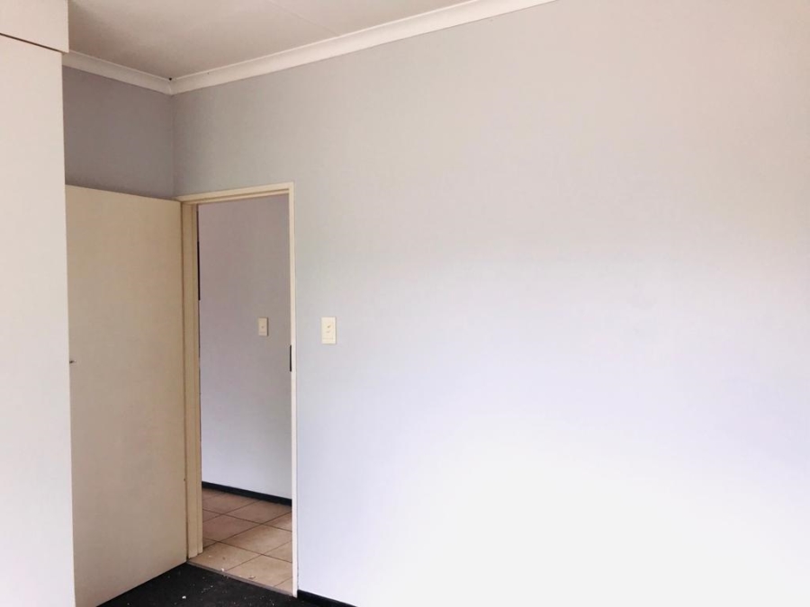 2 Bedroom Property for Sale in Sonneveld Gauteng