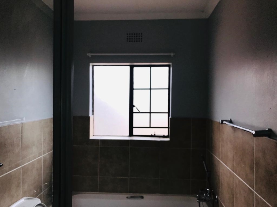 2 Bedroom Property for Sale in Sonneveld Gauteng