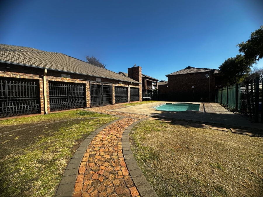 2 Bedroom Property for Sale in Sonneveld Gauteng