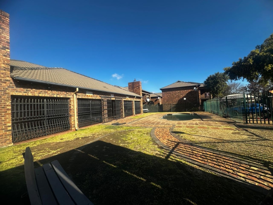 2 Bedroom Property for Sale in Sonneveld Gauteng