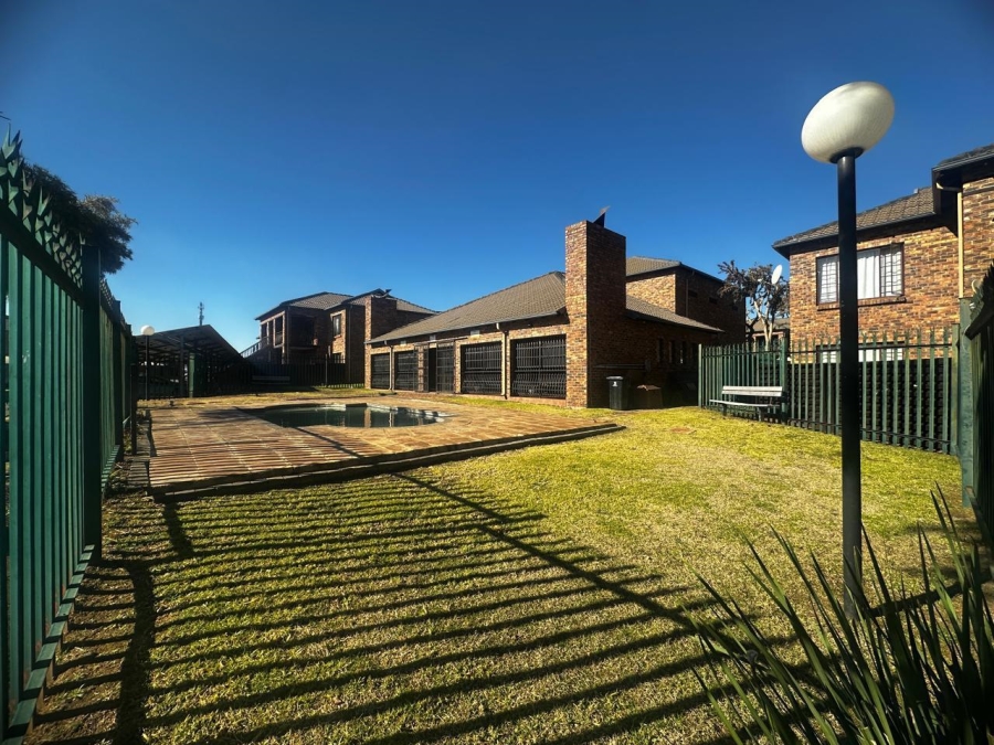 2 Bedroom Property for Sale in Sonneveld Gauteng