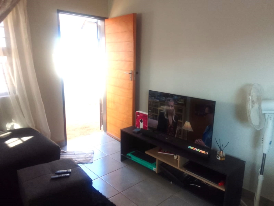 2 Bedroom Property for Sale in Protea Glen Gauteng