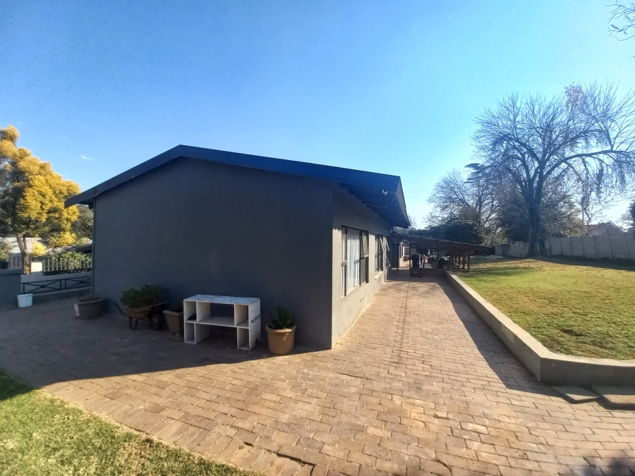 3 Bedroom Property for Sale in Lombardy East Gauteng