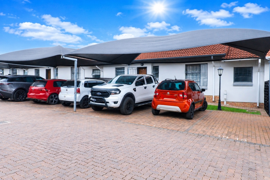 3 Bedroom Property for Sale in Monavoni Gauteng