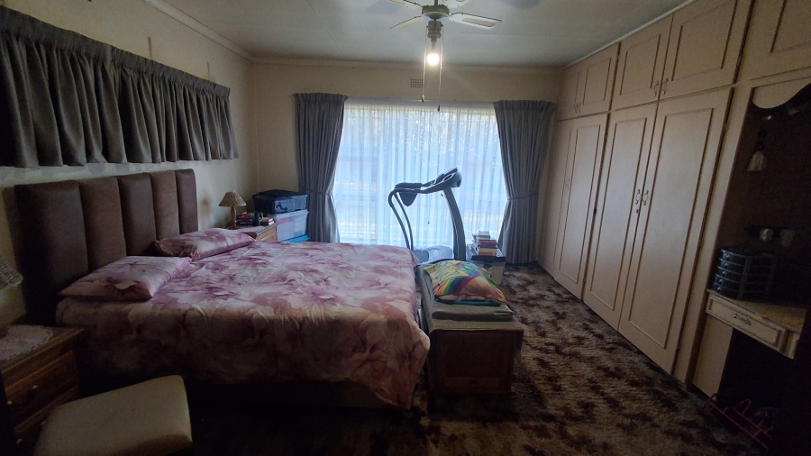 3 Bedroom Property for Sale in Dunnottar Gauteng