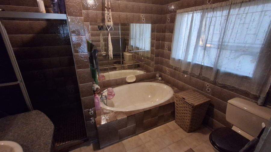 3 Bedroom Property for Sale in Dunnottar Gauteng