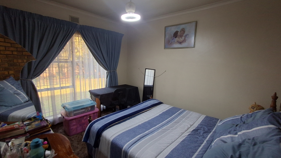 3 Bedroom Property for Sale in Dunnottar Gauteng