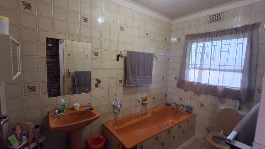 3 Bedroom Property for Sale in Dunnottar Gauteng