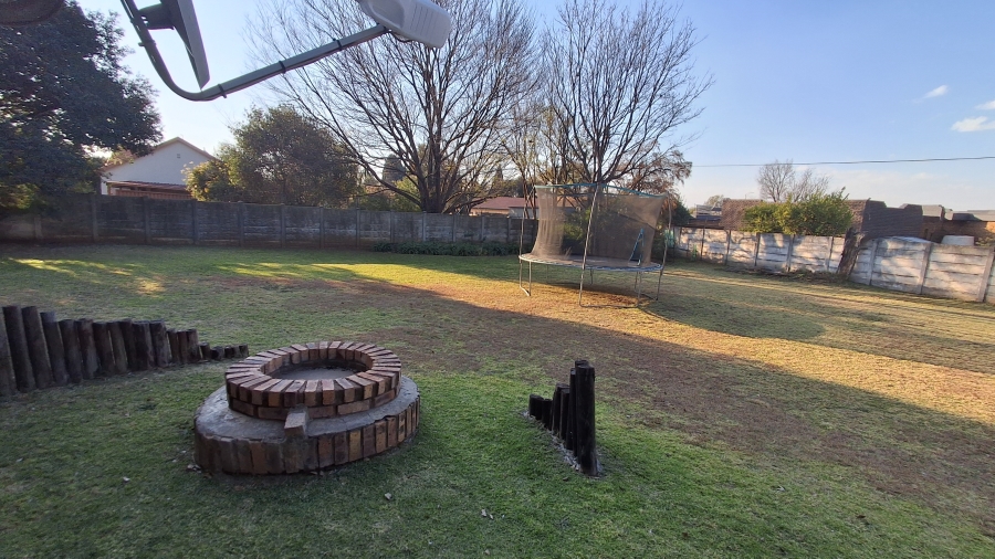 3 Bedroom Property for Sale in Dunnottar Gauteng