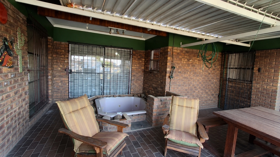 3 Bedroom Property for Sale in Dunnottar Gauteng