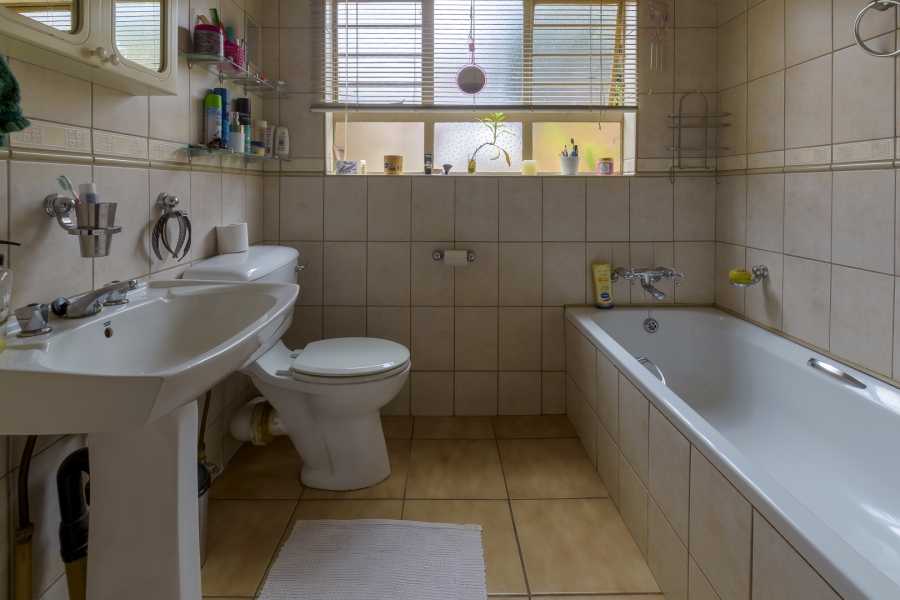 3 Bedroom Property for Sale in Val de Grace Gauteng