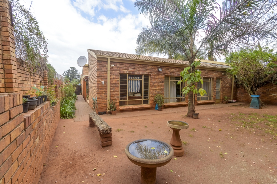 3 Bedroom Property for Sale in Val de Grace Gauteng