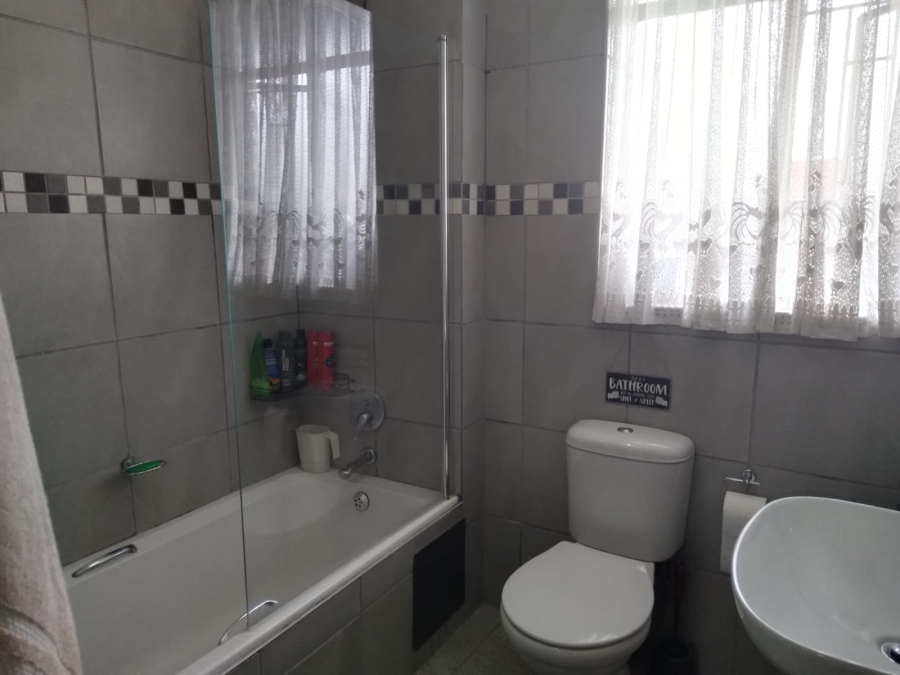 2 Bedroom Property for Sale in Birchleigh Gauteng
