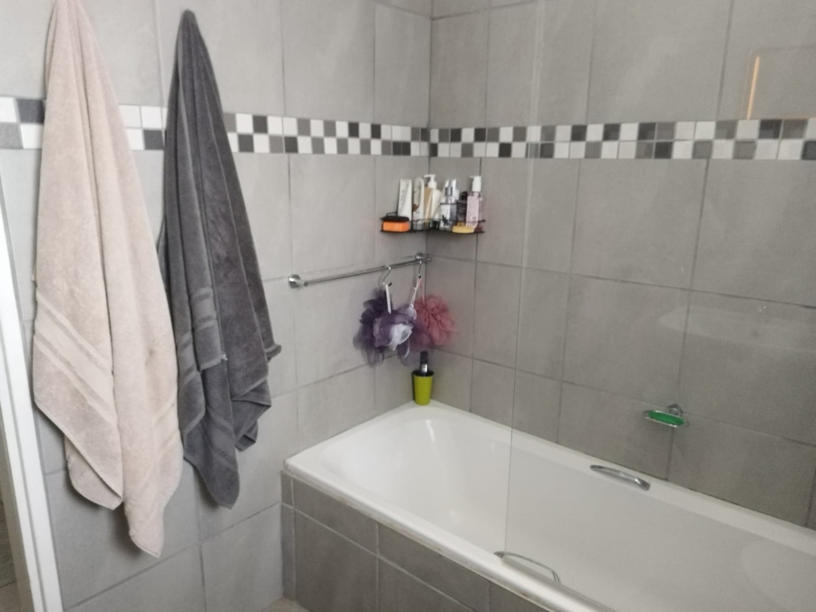 2 Bedroom Property for Sale in Birchleigh Gauteng
