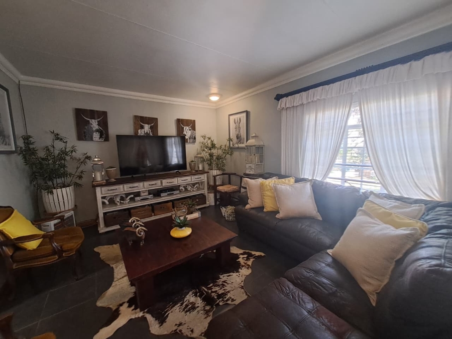 5 Bedroom Property for Sale in Elandsfontein AH Gauteng