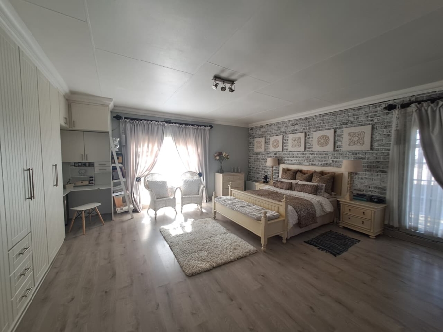 5 Bedroom Property for Sale in Elandsfontein AH Gauteng