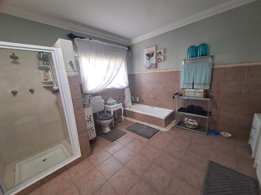 5 Bedroom Property for Sale in Elandsfontein AH Gauteng