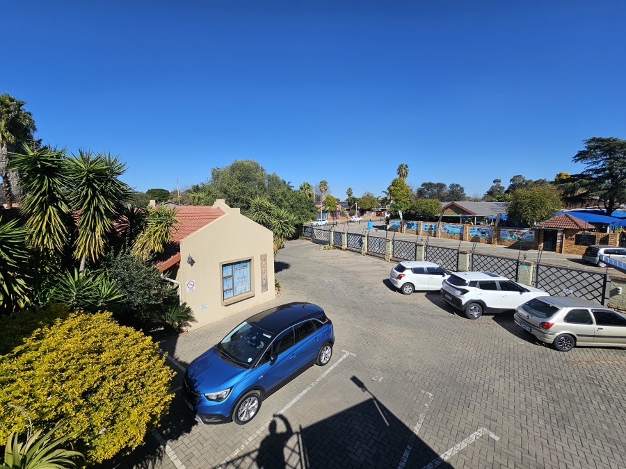 To Let Commercial Property for Rent in Wierda Park Gauteng