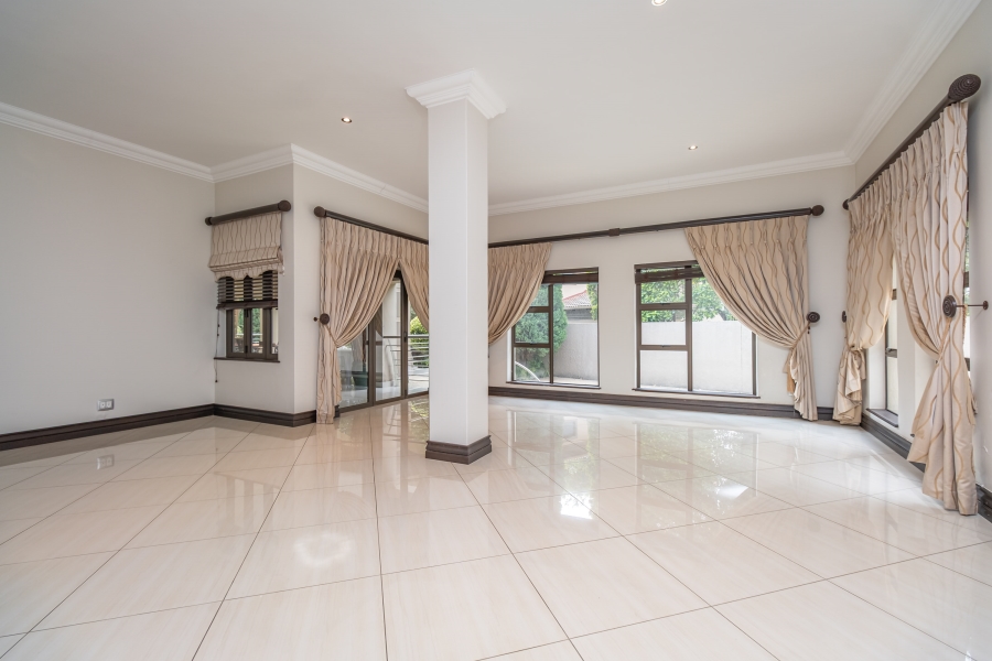 5 Bedroom Property for Sale in Broadacres Gauteng