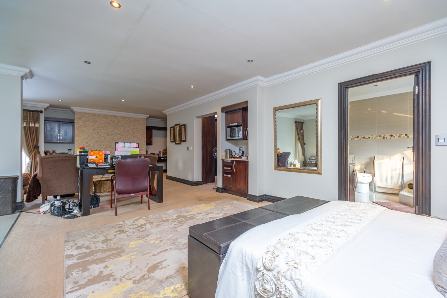5 Bedroom Property for Sale in Broadacres Gauteng
