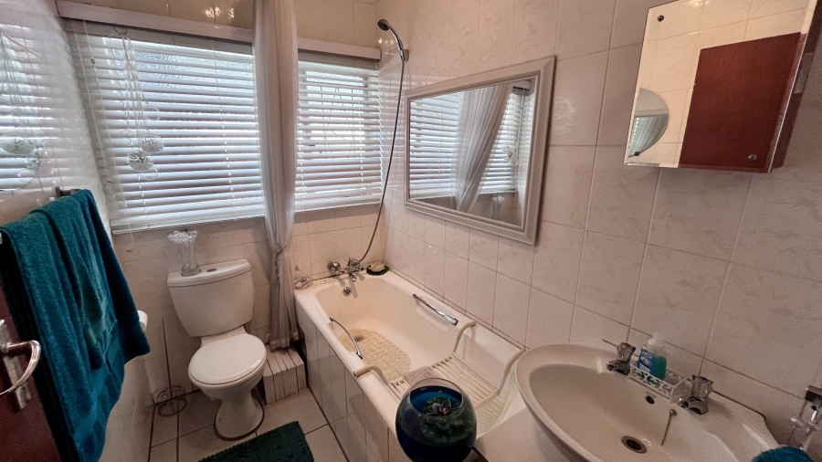4 Bedroom Property for Sale in Bergtuin Gauteng