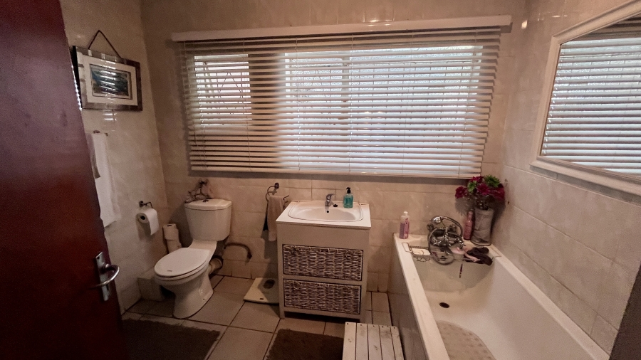 4 Bedroom Property for Sale in Bergtuin Gauteng