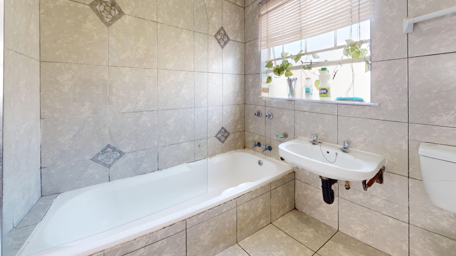 2 Bedroom Property for Sale in Ravenswood Gauteng