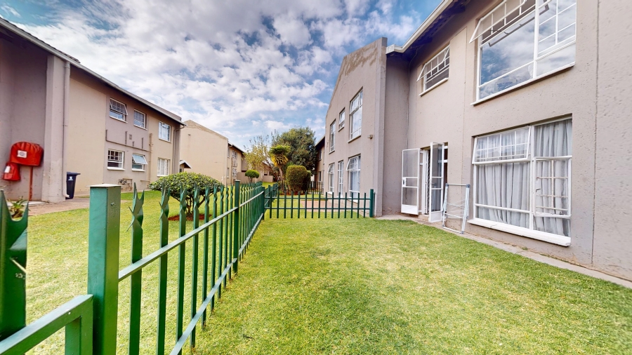 2 Bedroom Property for Sale in Ravenswood Gauteng
