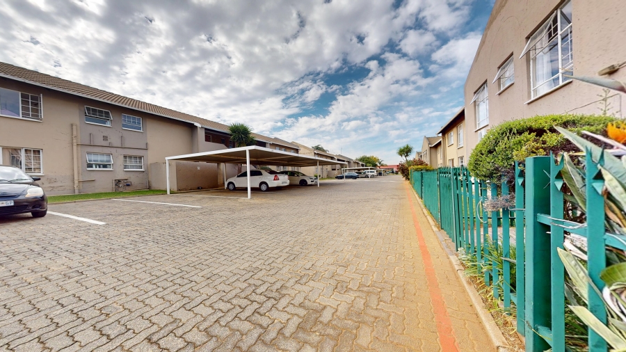 2 Bedroom Property for Sale in Ravenswood Gauteng