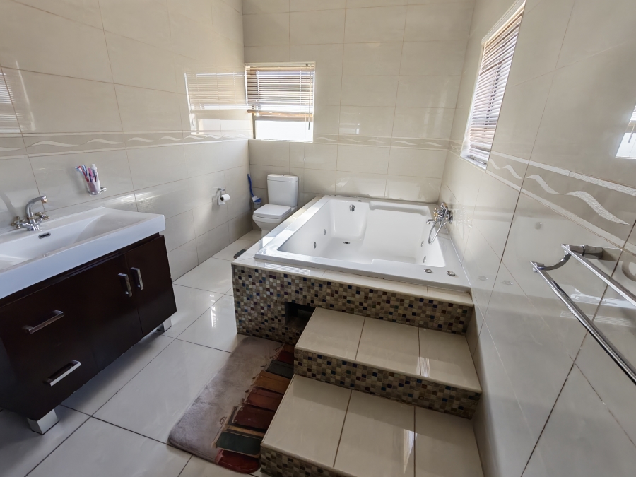 4 Bedroom Property for Sale in Magaliesberg Country Estate Gauteng