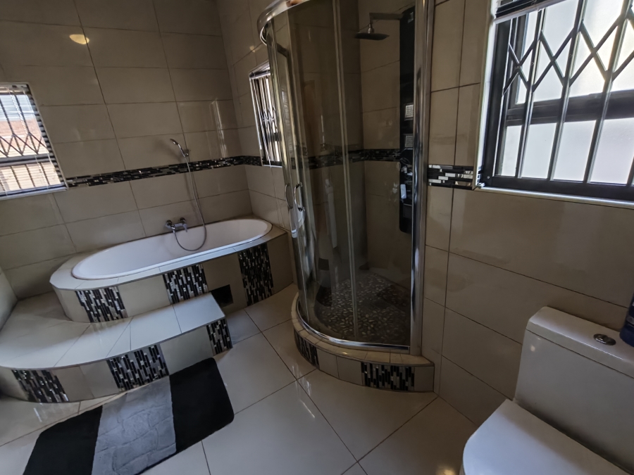 4 Bedroom Property for Sale in Magaliesberg Country Estate Gauteng