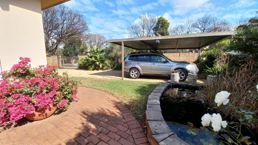 5 Bedroom Property for Sale in Wierda Park Gauteng