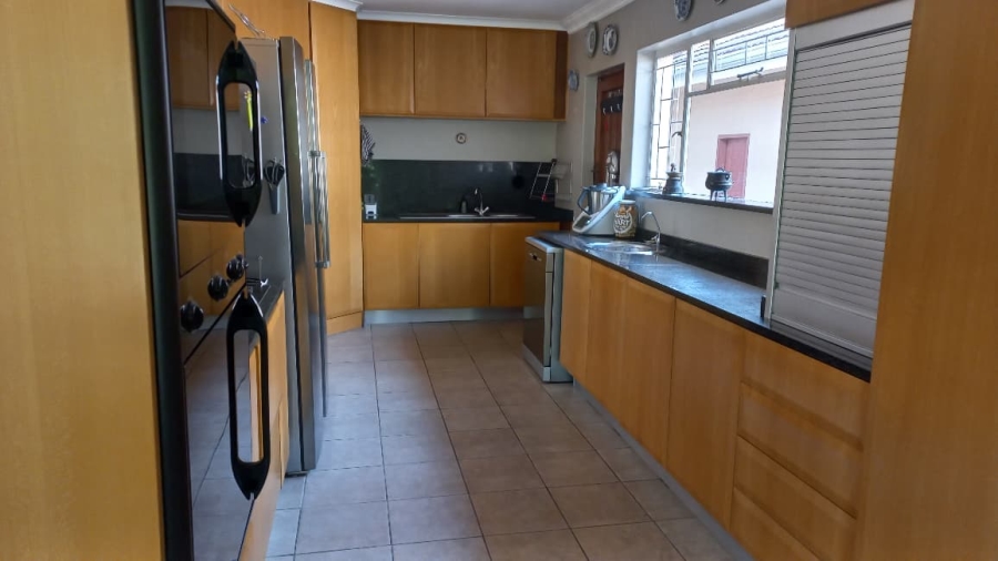 5 Bedroom Property for Sale in Wierda Park Gauteng