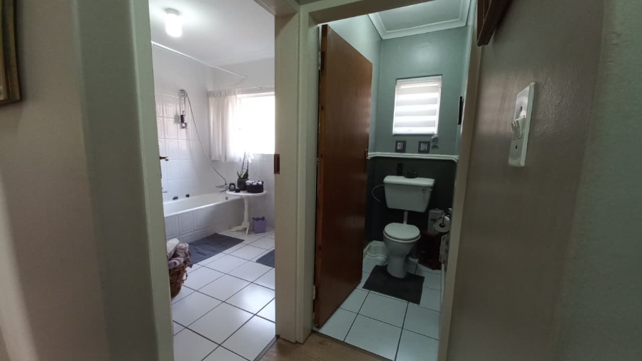 5 Bedroom Property for Sale in Wierda Park Gauteng