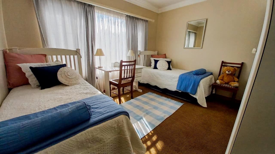 5 Bedroom Property for Sale in Wierda Park Gauteng