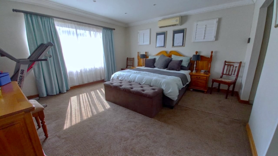 5 Bedroom Property for Sale in Wierda Park Gauteng