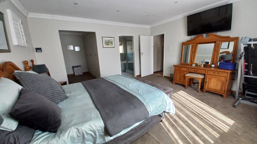 5 Bedroom Property for Sale in Wierda Park Gauteng